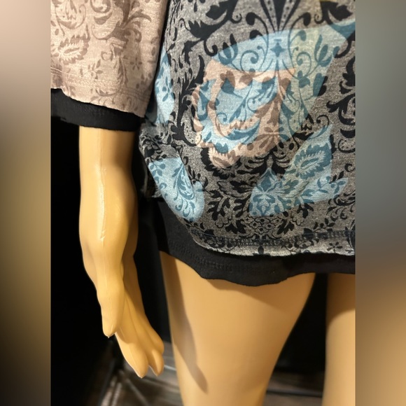 Britney Black sz M 3/4 length sleeves. Double layer. - Picture 4 of 9